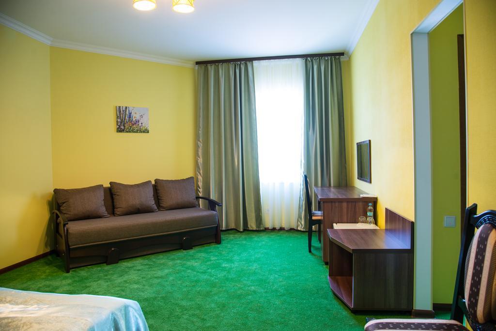 12 Months Mini Hotel Odesa Room photo