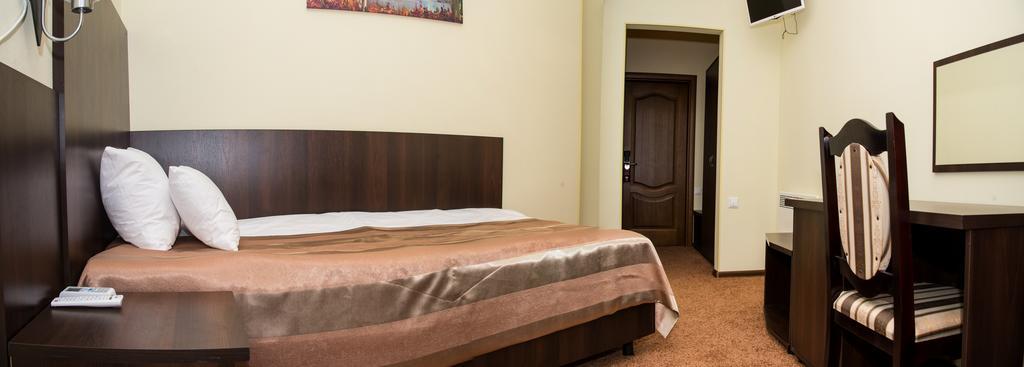 12 Months Mini Hotel Odesa Room photo