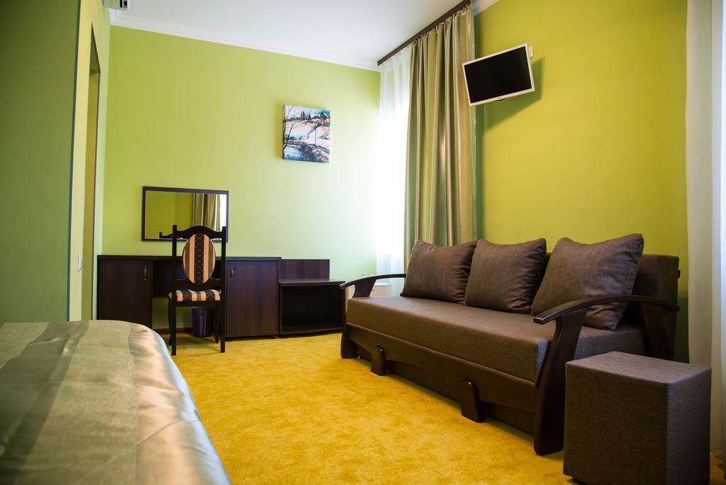 12 Months Mini Hotel Odesa Room photo