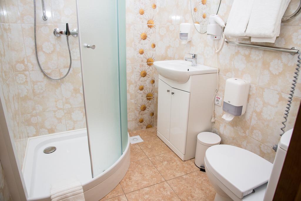 12 Months Mini Hotel Odesa Room photo